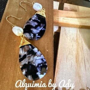 Alquimia Black and Gold Teardrop big freshwater pearl Earrings